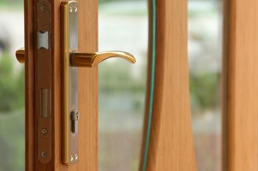 Portas de madeira de demolição - beleza e sustentabilidade em sua casa